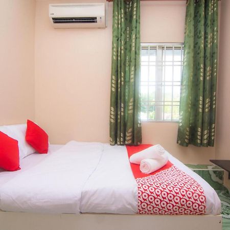 טנג'ונג מלים Oyo 1224 Hotel Hajah Rohayah מראה חיצוני תמונה