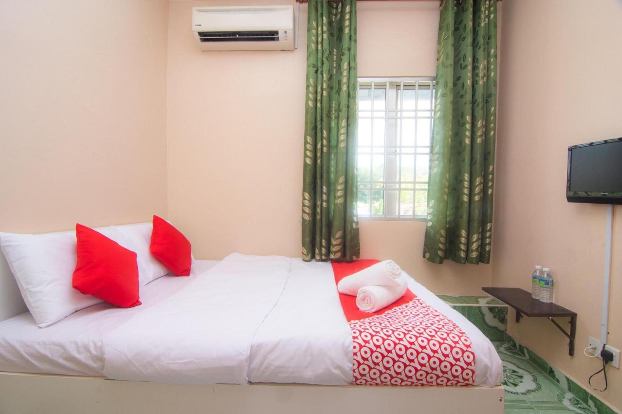 טנג'ונג מלים Oyo 1224 Hotel Hajah Rohayah מראה חיצוני תמונה