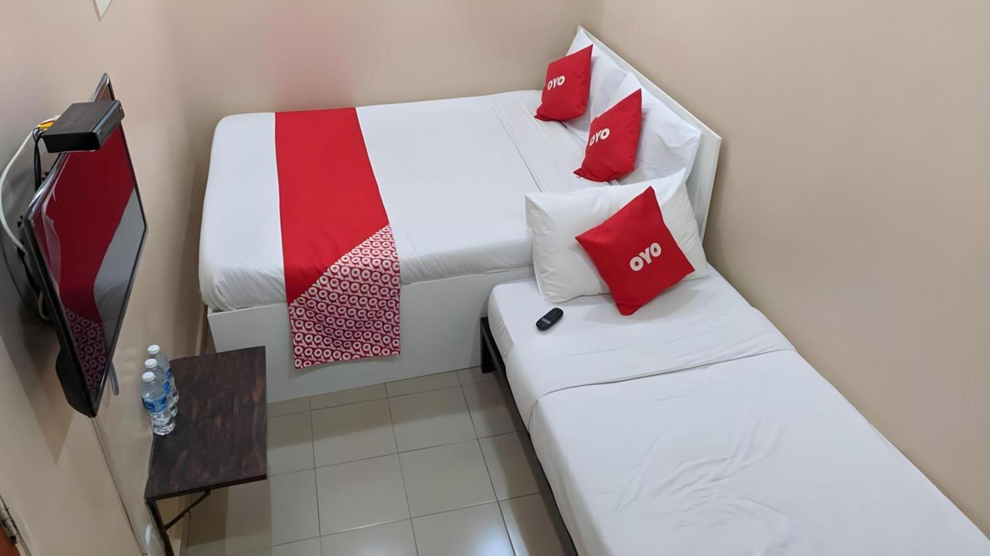 טנג'ונג מלים Oyo 1224 Hotel Hajah Rohayah מראה חיצוני תמונה