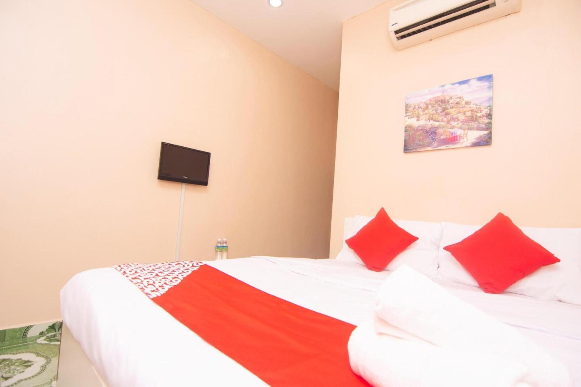 טנג'ונג מלים Oyo 1224 Hotel Hajah Rohayah מראה חיצוני תמונה