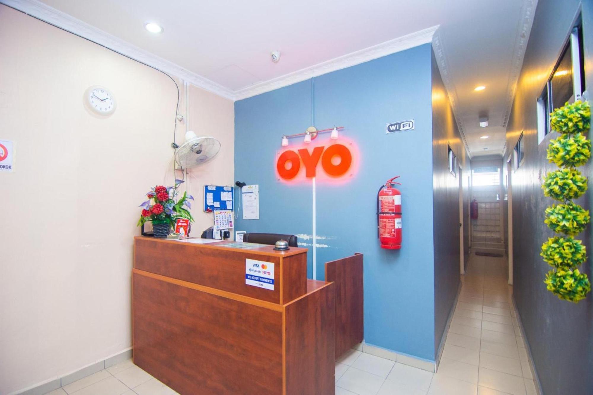 טנג'ונג מלים Oyo 1224 Hotel Hajah Rohayah מראה חיצוני תמונה