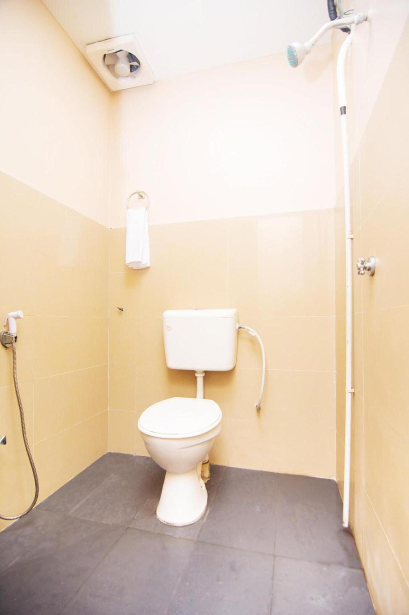 טנג'ונג מלים Oyo 1224 Hotel Hajah Rohayah מראה חיצוני תמונה
